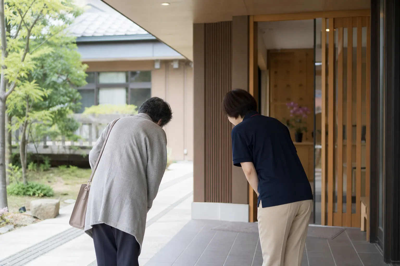 訪問介護でご自宅を訪ねるヘルパー